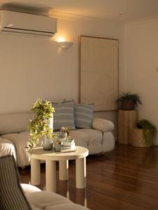 Tropical Tranquility Spacious Family Leafy Oasis