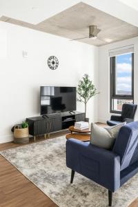 Modern 3BR Condo Five Points South Gem