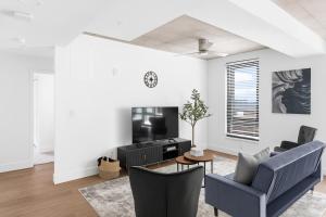 Modern 3BR Condo Five Points South Gem