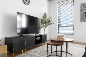 Modern 3BR Condo Five Points South Gem