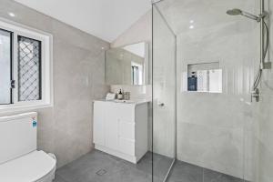 Stylish Escape with Balcony near RBWH and CBD