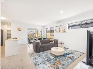 Bright Serenity Family Comfort near Parks and Shops