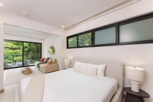 Loma Mar at Naumi, Ocean Views & Beach Club