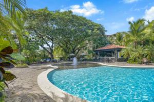 Loma Mar at Naumi, Ocean Views & Beach Club