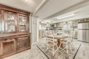 6 Mi to Ski Cloudcroft Home with Fire Pit and Grill