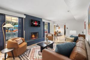 Resort Style Backyard Pool Putt Putt Hot Tub