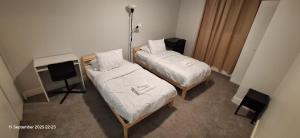 Bright & Chic 3-Bedroom Retreat for Family or Business by UofA Whyte Ave Downtown in Edmonton