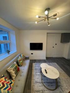 Beautiful Central Croydon 2 bedroom, 2 bathroom flat - 5mins to train