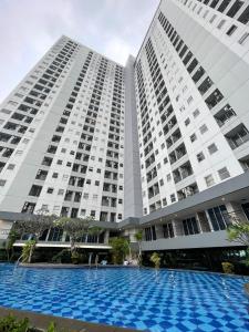 The Avenue Parkland Serpong by Ngeroomin