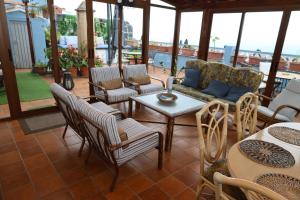 Casa con jardín y jacuzzi