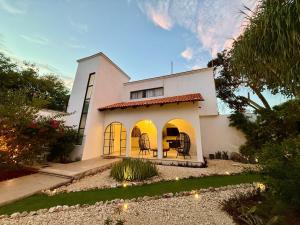 Bright Studio with Shared Pool Access