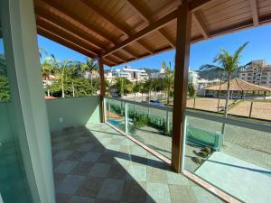 Cód 7 - Casa espetacular a 150 metros do mar