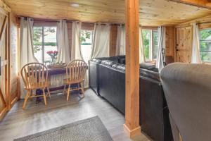 Glamping Getaway at Lake Carmi Cabin!