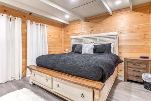 Glamping Getaway at Lake Carmi Cabin!