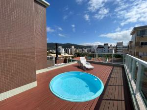 cód 18 - Cobertura com piscina á 100m do mar