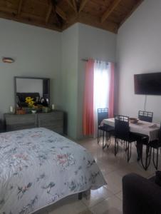 2 Bedroom upstairs large flat in Portmore Pines