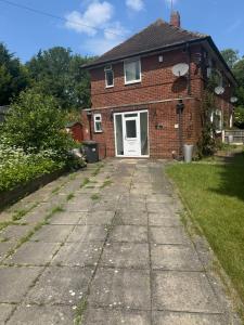 Spacious, Roundhay, LS8, Parking x 2, Sleeps 6