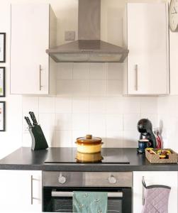 #09 Stylish 2 bed Apart Sleep 5 fast Wi-fi BHX NEC