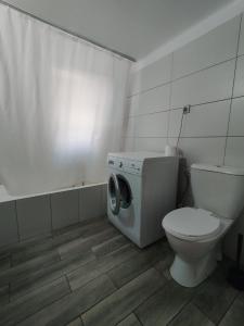 Remoundou 18 rental room