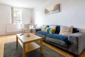 2 Bedroom Large First Floor Apartment with FREE Parking