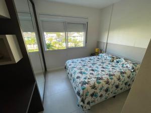 cód 56 - Apartamento á 300M do mar