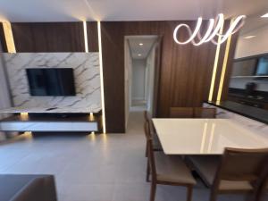 Cód 57 - Apto com 3 dormitórios a 150m do mar