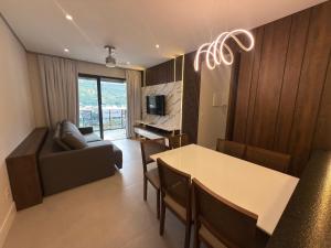 Cód 57 - Apto com 3 dormitórios a 150m do mar