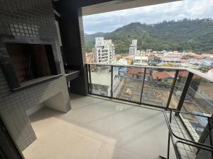 Cód 57 - Apto com 3 dormitórios a 150m do mar