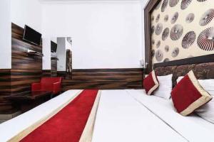 Pathway KDSON at Airport