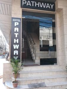 Pathway KDSON at Airport