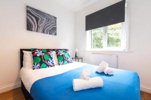 KGV Stays - Serenity House 3 bedroom near to the hospital with parking