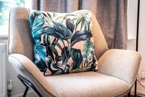 KGV Stays - Serenity House 3 bedroom near to the hospital with parking