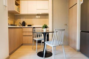 Chic Downtown Santiago Studio Retreat for three