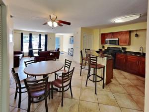 Put-in-Bay Poolview Condo #3