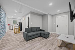 Charming Heights Apartment Near Cafes & Dining