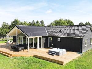 14 person holiday home in Væggerløse