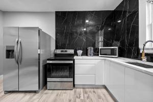 Heights Charm Cozy & Group Stay - Sleeps10