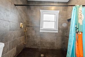 Heights Charm Cozy & Group Stay - Sleeps10