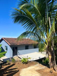 Casa com vista para o mar à 5min da praia em Paraty RJ - 10min de carro do centro histórico