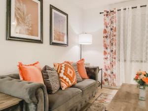 Affordable Retro Retreat 80s Townhome