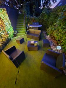 Love room avec spa privatif et salle de jeux adultes