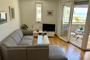 Apartments with parking space Makarska - 13871