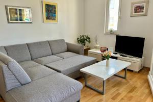 Apartments with parking space Makarska - 13871