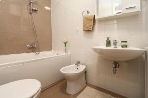 Apartments with parking space Makarska - 13871