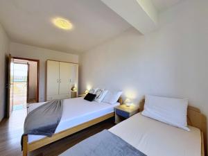 Apartments with parking space Silo, Krk - 18692