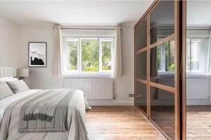 Entire Bright & Spacious Apartment in Greater London, United Kingdom