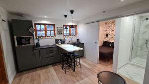 Proche Valenciennes - Appartement 24 m2 dans dépendances château