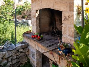 Stone House Harmony -Studio Apartment with Patio and Garden View 2