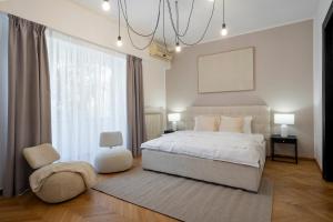 Epic 4BR Luxe Boulevard Apartment Near Rosetti Square & Old Town