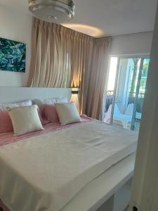 Tranquil 3 Bedroom Apartment - Pool & Private Beach Access